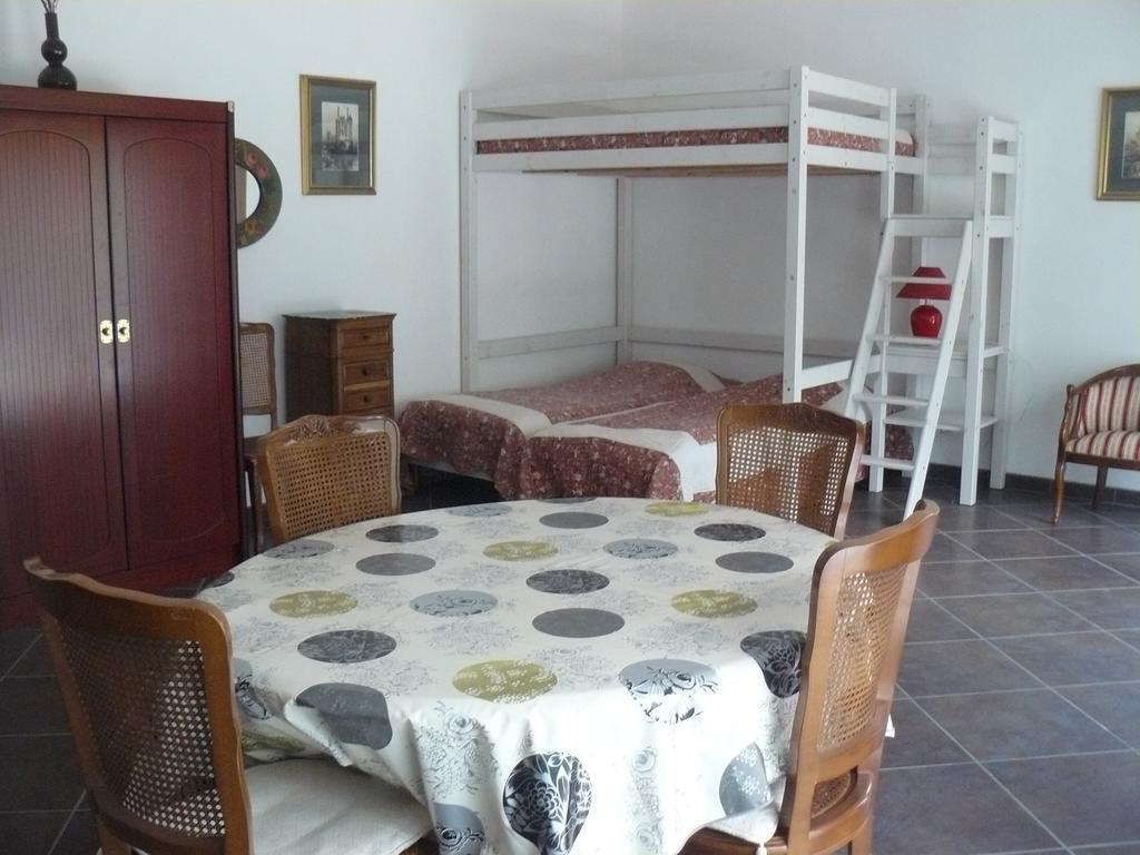 Chambres D'Hotes & Gites Pouget Les Eyzies Zimmer foto