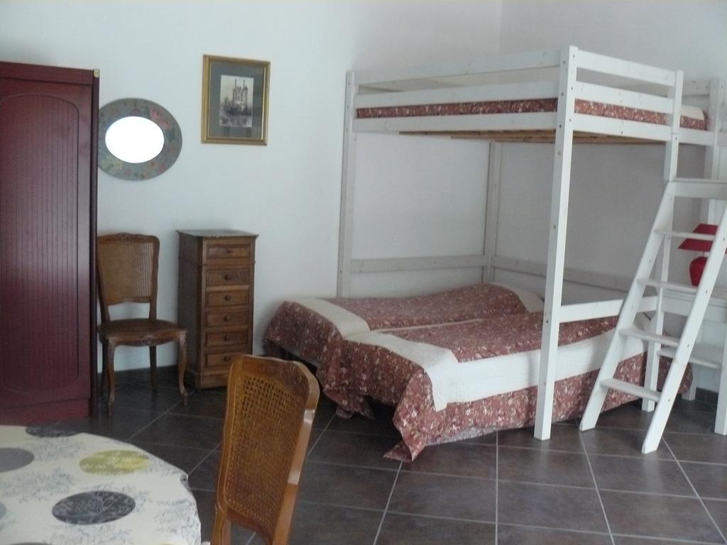 Chambres D'Hotes & Gites Pouget Les Eyzies Zimmer foto